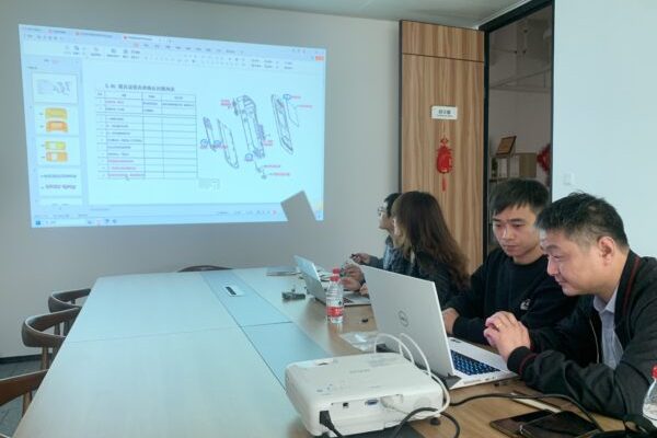 maxwise-team2-600x450